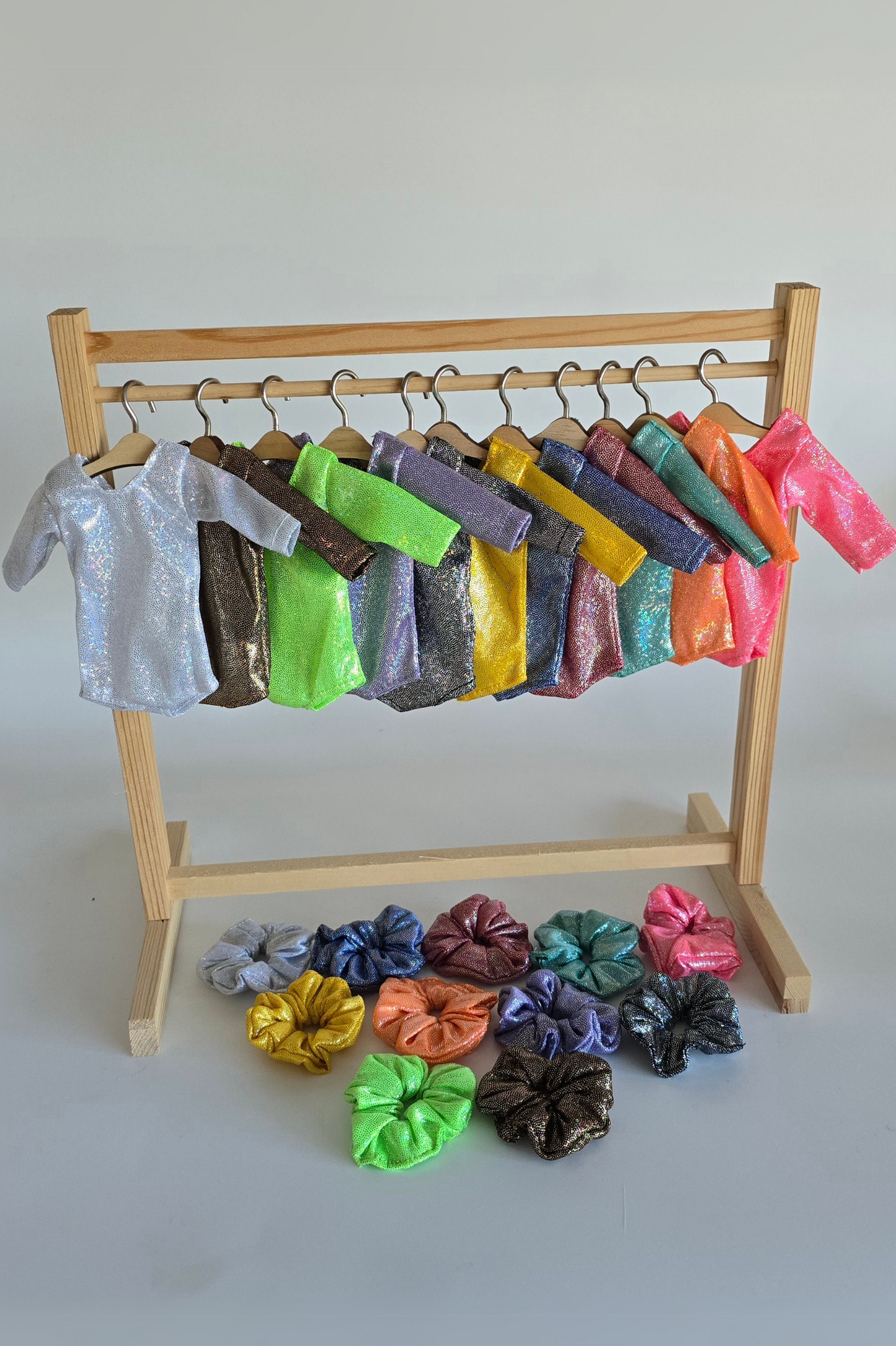 Kit de Perchero + 7 colores de Maillots y Coleteros a tu elección + Regalo 7 Perchas