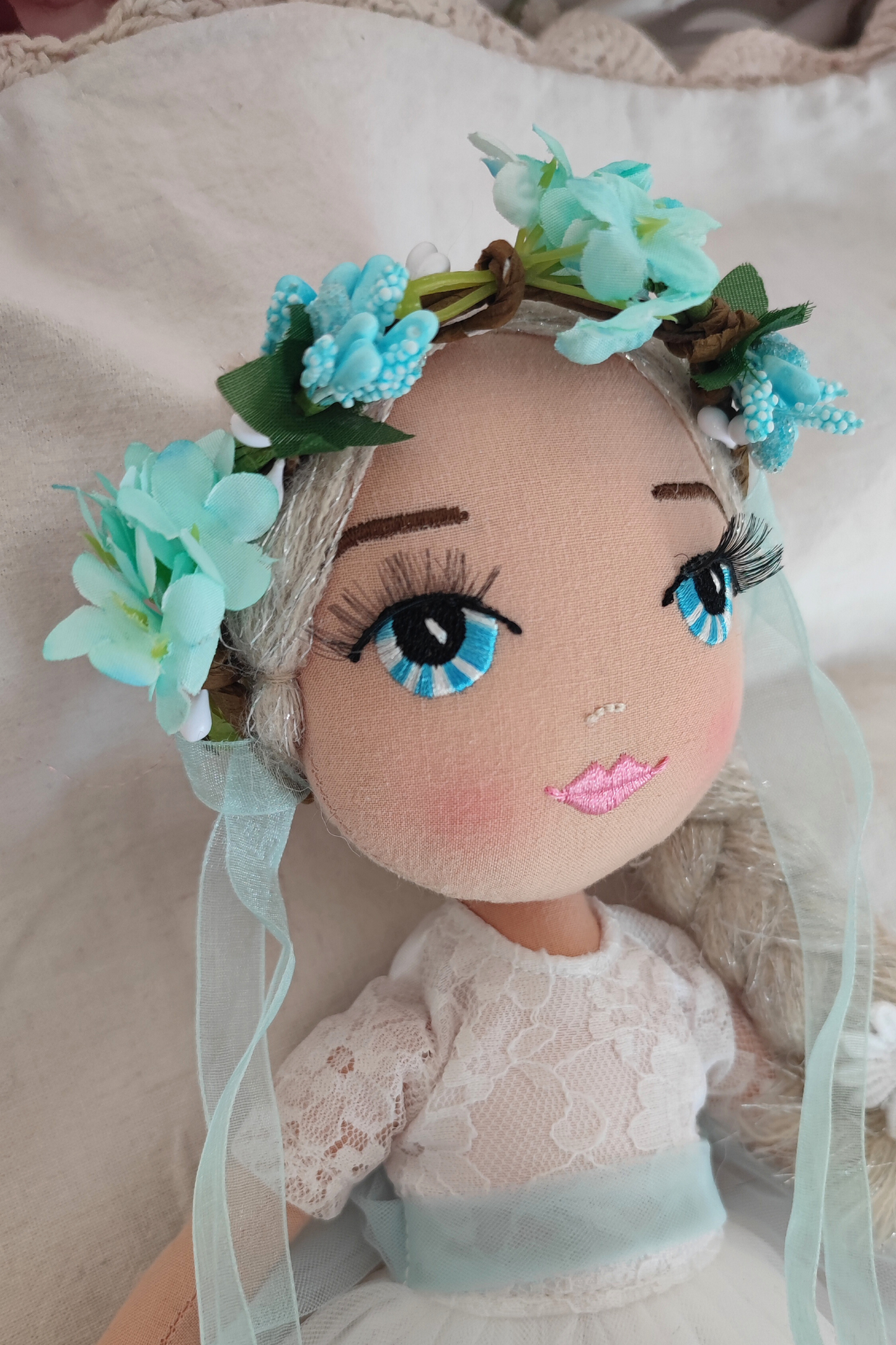 Corona flores azules y verdes: Muñeca de Comunión