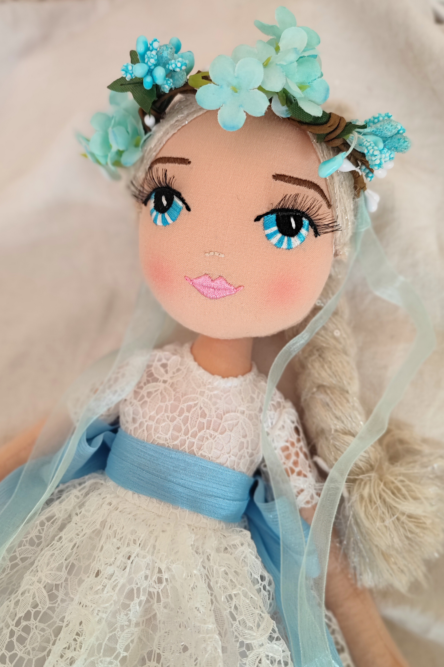 Elige tu Muñeca de Comunión con el Vestido Azahar