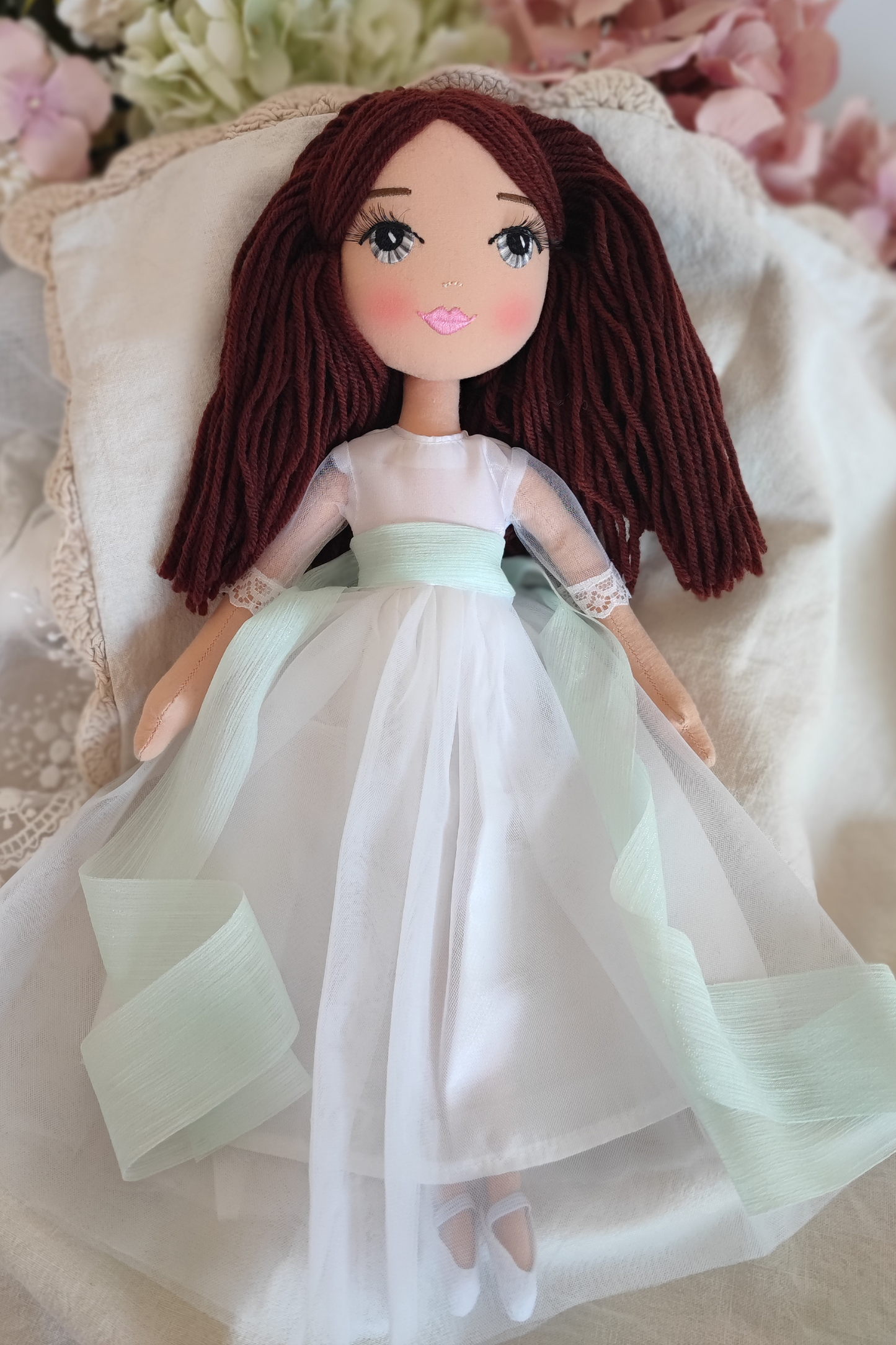 Elige tu Muñeca de Comunión con el Vestido Loto