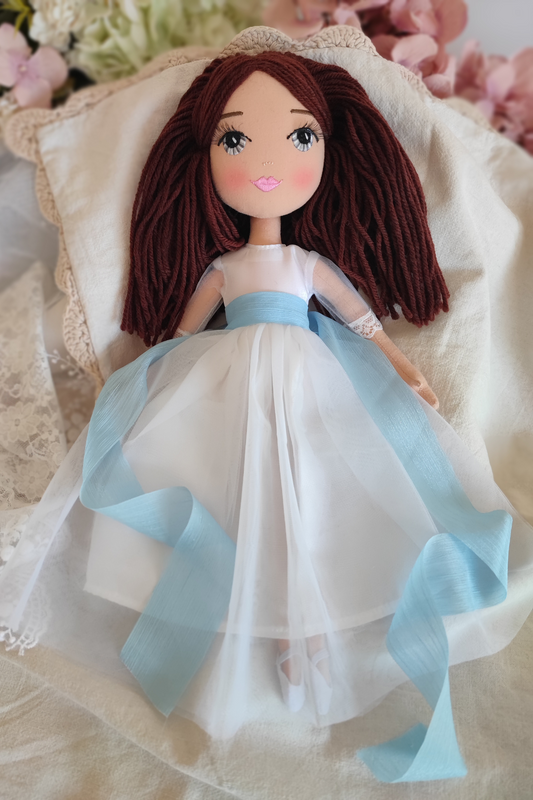 Elige tu Muñeca de Comunión con el Vestido Loto
