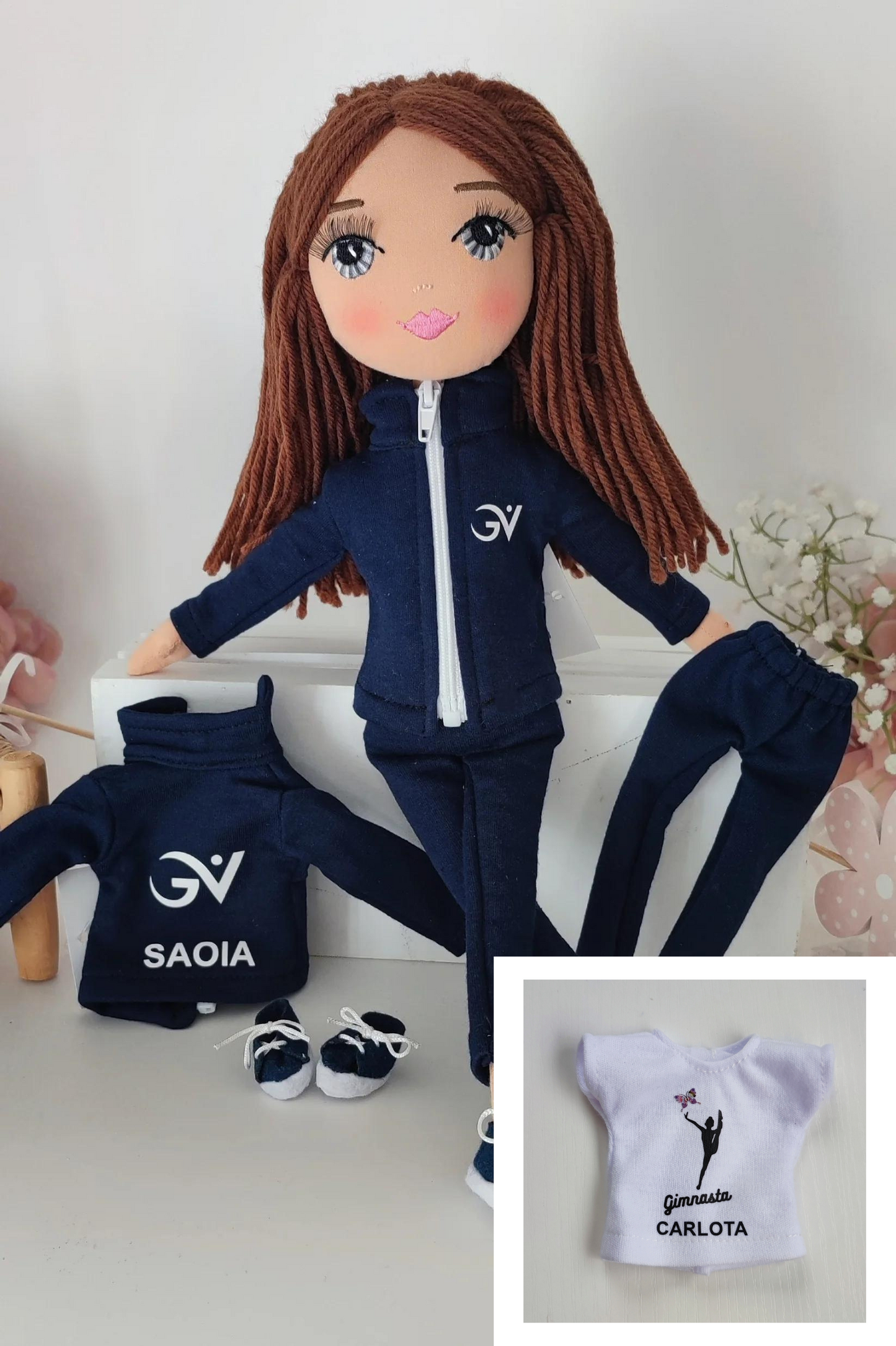 Personaliza el chandal con 3 estampaciones: Logo pequeño, logo grande y nombre. Y la camiseta del Pack Gimnasta con nombre