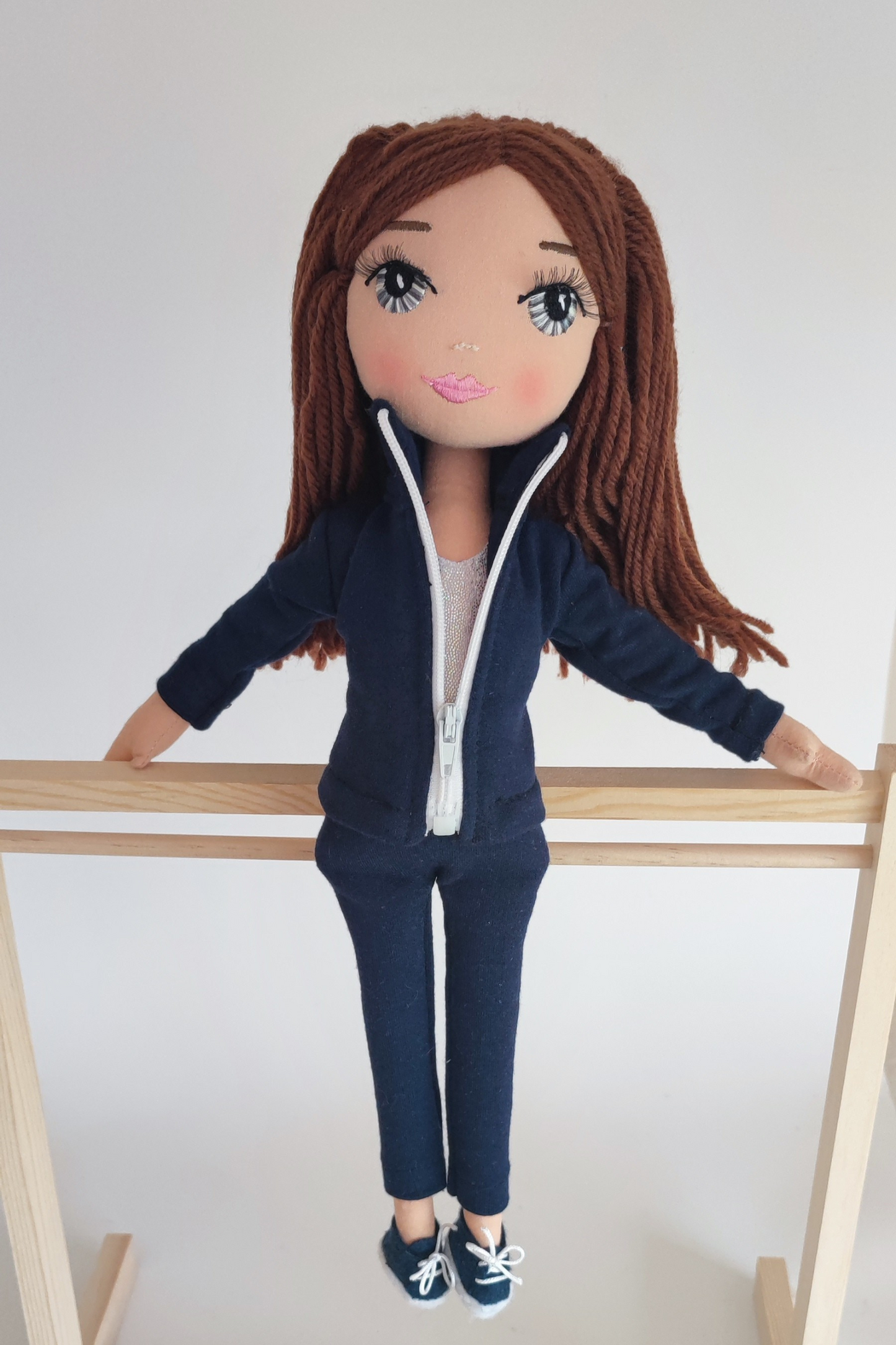 Muñeca Gimnasta: Pelo Castaño Claro