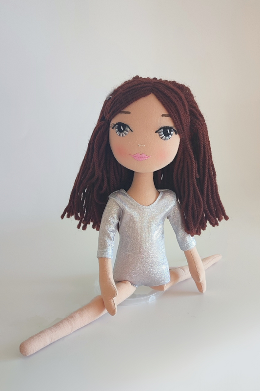 Muñeca Gimnasta: Pelo Castaño Medio