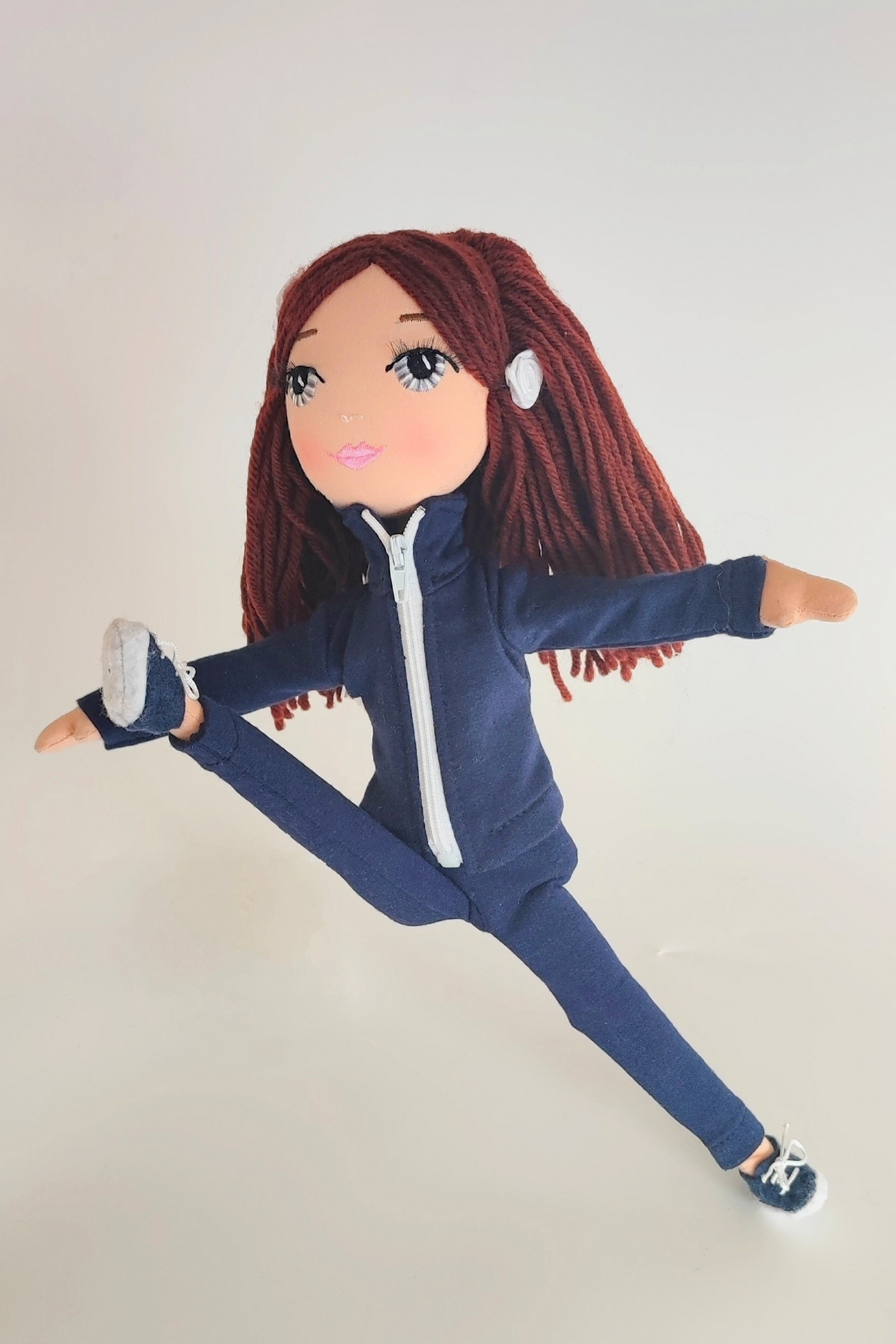 Muñeca Gimnasta: Pelo Castaño Medio