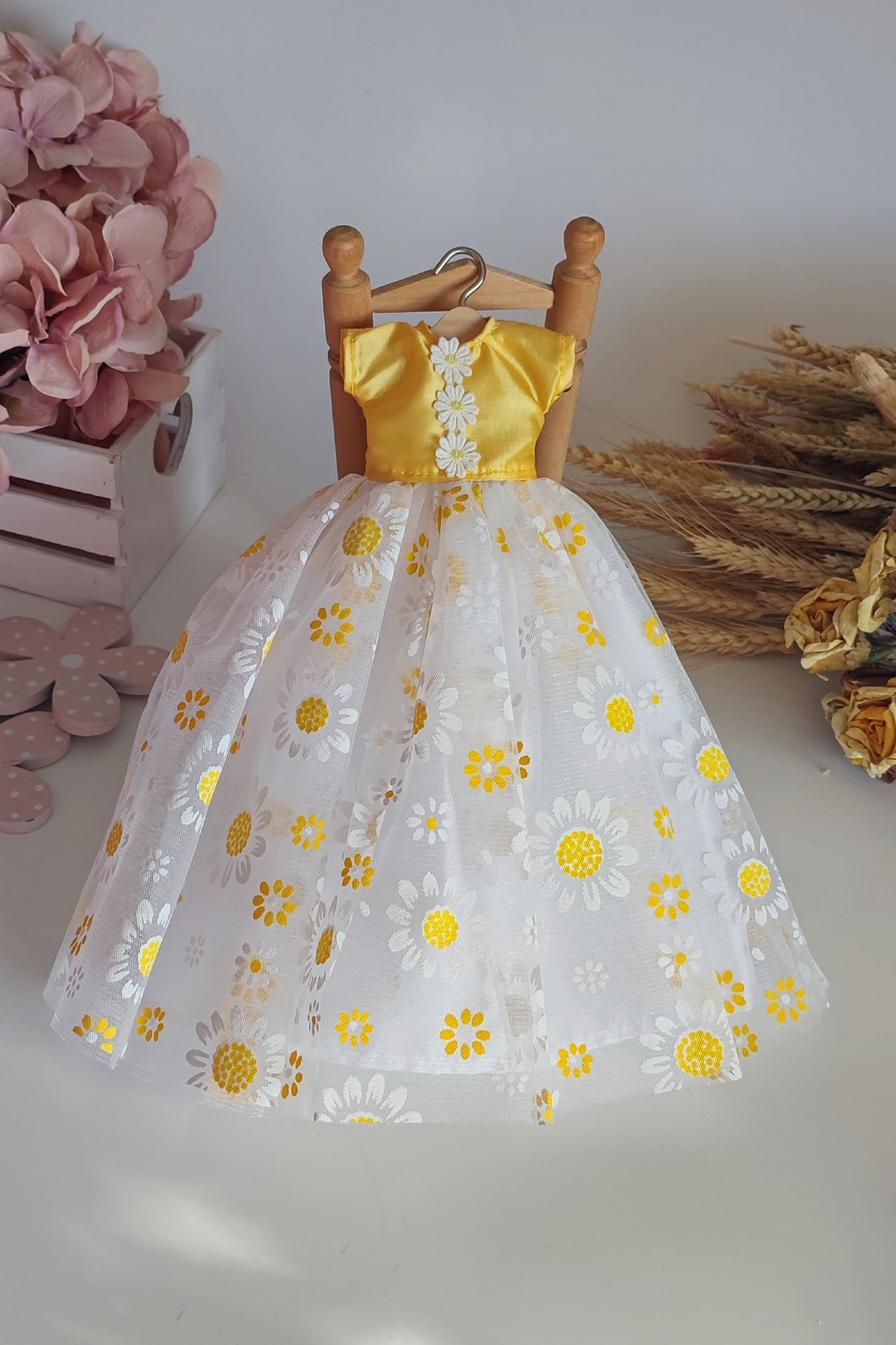 Vestido de muñeca de margaritas