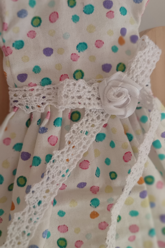 Vestido para muñeca de topitos