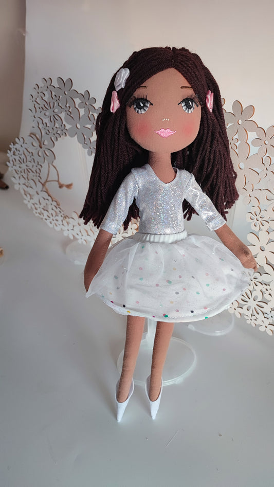 muneca Silver closeup