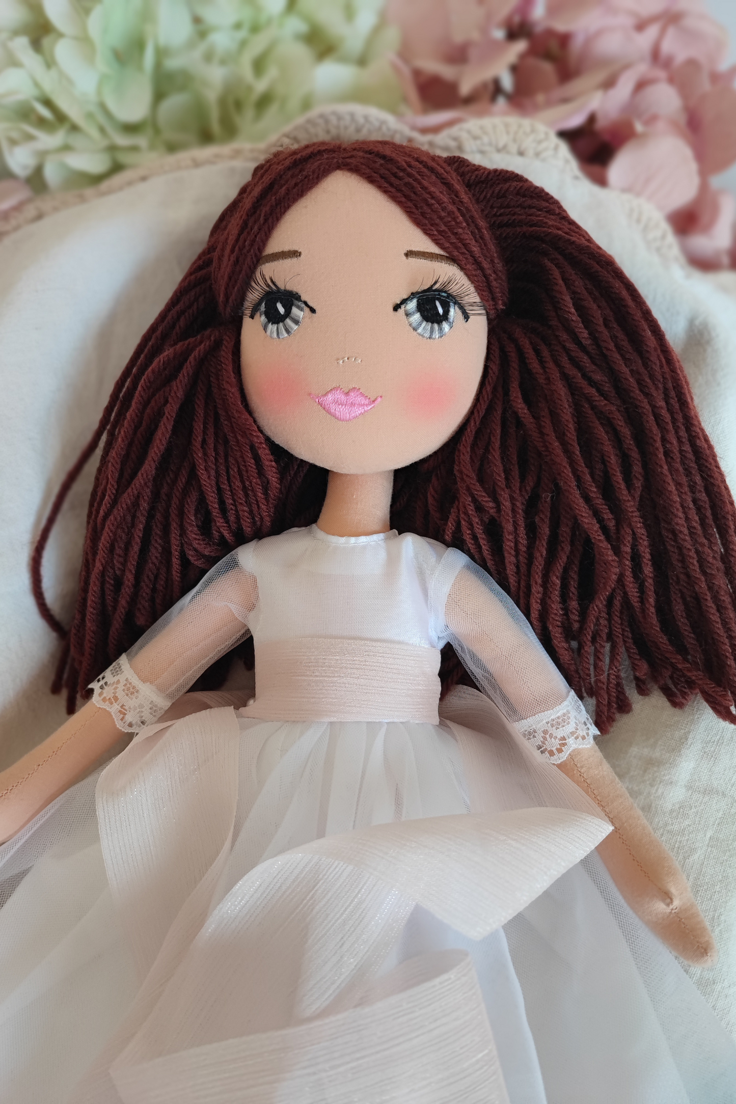 Elige tu Muñeca de Comunión con el Vestido Loto